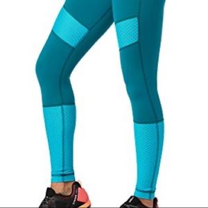 Strong by Zumba- Squad Sync Sweat ankle leggings